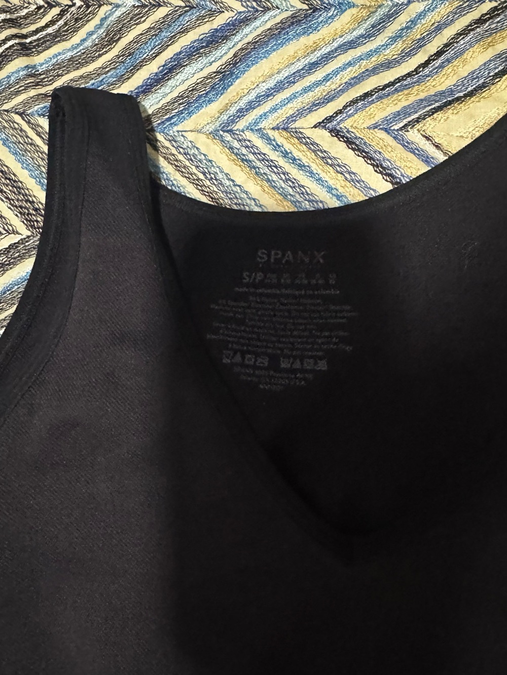 SPANX Black Scoop Neck Crop Tank - Picture 4 of 5